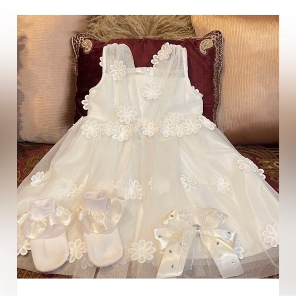 Ava & Yelly kids dress size 2& socks and bow price is firm